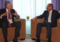 Danilo Medina se reúne con presidente AES Corporation