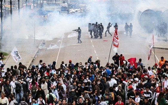 Más de 200 heridos en protesta de profesores