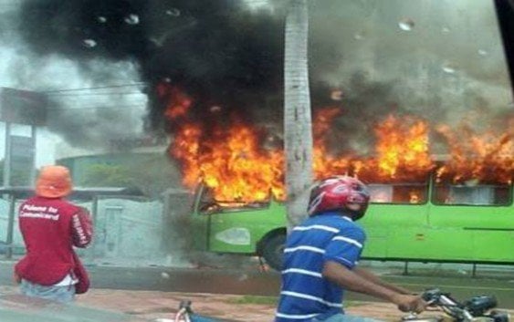 Fuego destruye instalaciones del transporte