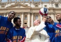Papa Francisco disfruta presencia ‘Trotamundos’ de Harlem