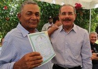 Presidente entregó títulos campesinos Higüey y Hato Mayor