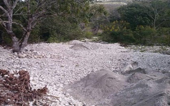 Denuncian excavaciones en Río de Las Auyamas.