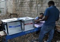 Con varios centros violados transcurren elecciones haitianas