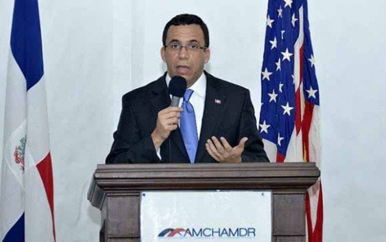 Canciller explica nuevo sistema consular y planes dominicanos en exterior