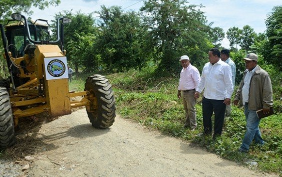 IAD inicia reparación de caminos en Hato Damas