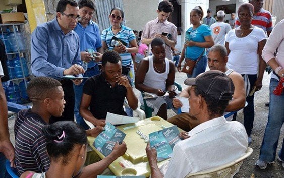 Canciller Navarro encabeza operativo combatir dengue Los Girasoles