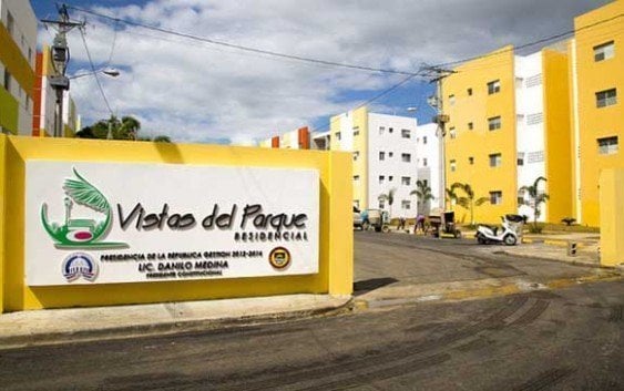 Presidente entregó 208 apartamentos en La Vega