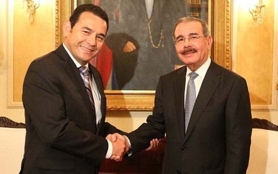Presidente electo Guatemala visita a Danilo Medina