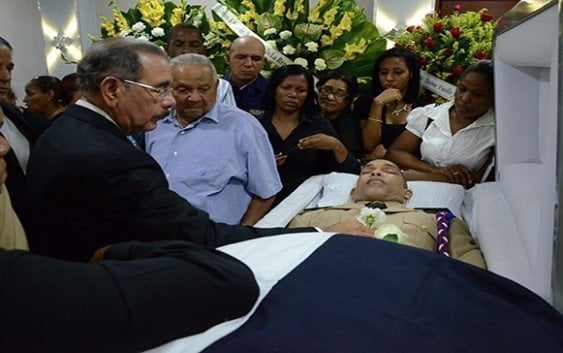 Danilo Medina asiste velatorio sargento asesinado