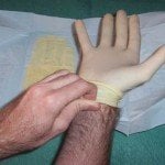 La FDA propone prohibir uso guantes médicos empolvados