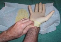La FDA propone prohibir uso guantes médicos empolvados