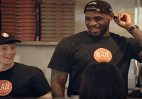 Vídeo: LeBron James se hace pasar como empleado pizzería