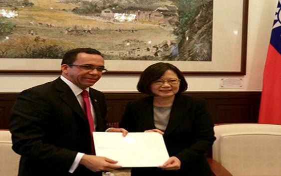 Canciller representó al presidente en toma de posesión en Taiwán