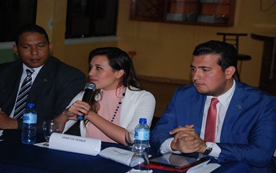Jóvenes por Guatemala y Liderazgo Emergente realizan conversatorio