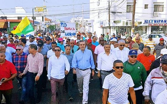 Luis Abinader y aliados piden en marcha SFM renuncia Roberto Rosario