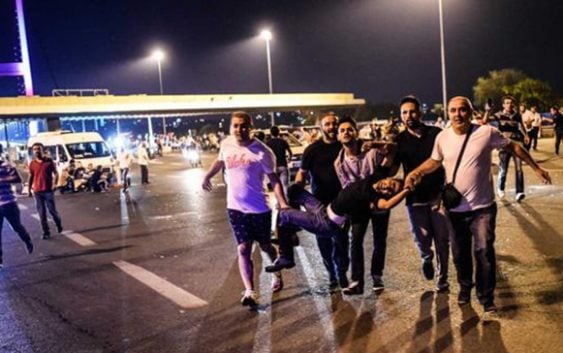 Golpe fracazó en Turquía; Erdogan regresó a Estambul; Varios muertos; Vídeos