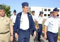 Ministro de Defensa visita Academia Aérea de la FARD