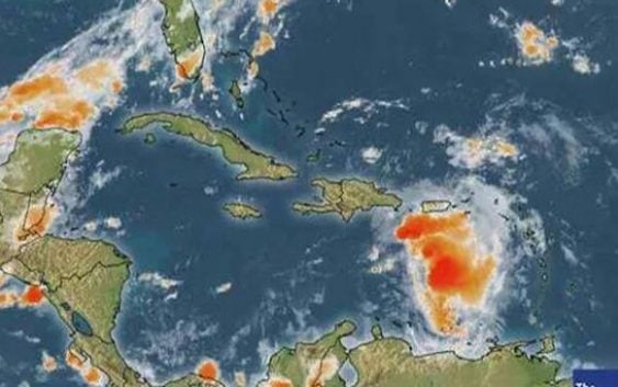 El Centro Nacional de Huracanes informa sobre un sistema de baja presión