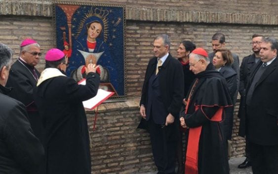 Bendicen Virgen de la Altagracia en los Jardines del Vaticano