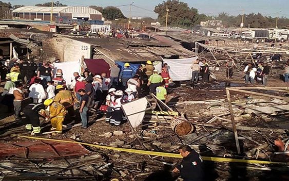 Asciende a 31 muertos por explosión mercado cohetes en México; Vídeos