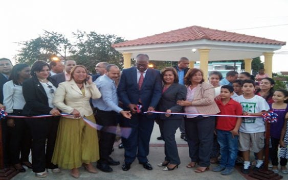 Alcalde SDE Alfredo Martínez inauguró centro de integración familiar