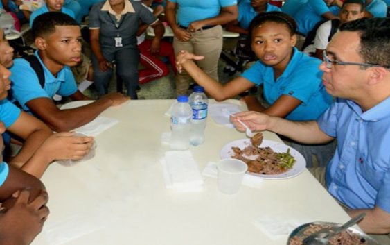 Cada año lo mismo: Almuerzo escolar peligra por falta pago a suplidores