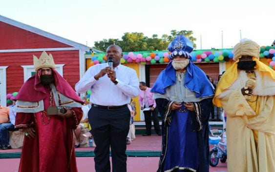 Alcalde SDE celebra el día de Los Santos Reyes Magos