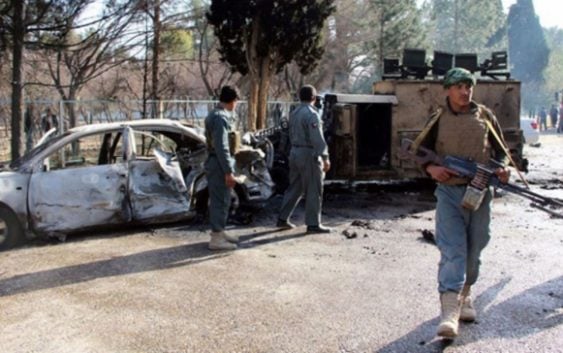 En atentado suicida terroristas asesinan seis soldados en Afganistán