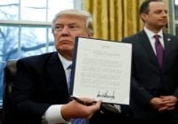 Trump: Elimina Ley de Baños; «Unión entre hombres y entre mujeres es del diablo»