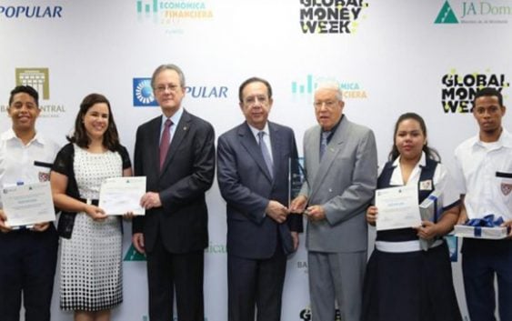 Programa Banquero Joven Popular premió a los estudiantes ganadores