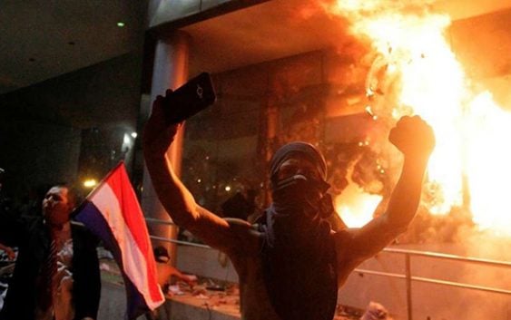 Paraguay: Pegan fuego al Congreso por aprobación de la reelección