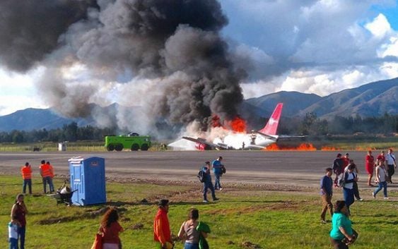 Tras incendio avión restablecen operaciones aeropuerto de Jauja en Perú