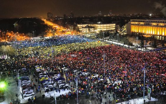 Más de medio millón protestan contra corrupción en Rumanía; Vídeo