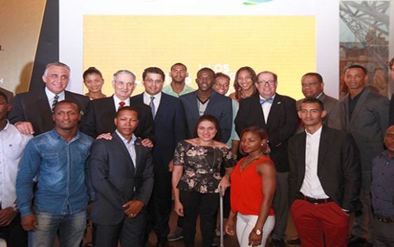 Alcalde del DN, David Collado rinde homenaje a atletas olímpicos