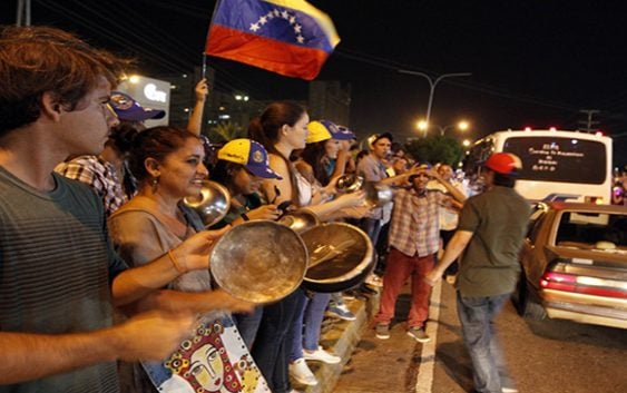 Venezuela: Cacerolazo extremeció Caracas; Maduro sigue provocando; Vídeos