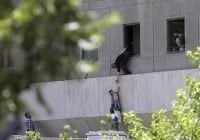 Terror: Malditos suicidas del ISIS asesinan 12 personas y con disparos en Teherán; Vídeo