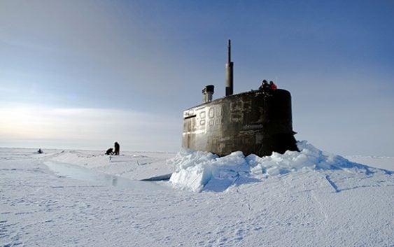 Helicóptero ruso halla submarino nuclear de EE.UU. dañado atrapado en hielo del Ártico; Vídeos