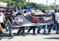 Marchan contra cierre de calles en Alameda, Santo Domingo Oeste