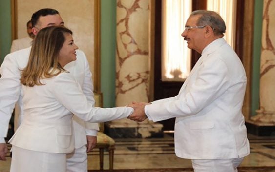 Presidente Medina recibe nuevos embajadores