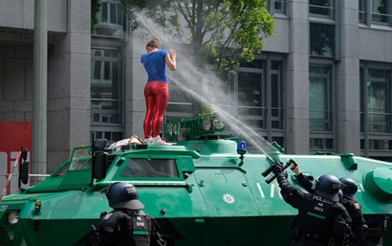 Alrededor de 200 policías heridos; un verdadero caos en protestas contra G20 en Hamburgo; Vídeo