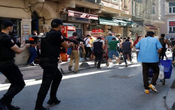 Por tercer año policía impide maricones y prostitutas se promuevan en calles Turquía