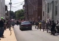 Racista: Se eleva a tres muertos; Auto arrolló multitud en marcha supremacista blanca en Virginia; Vídeos