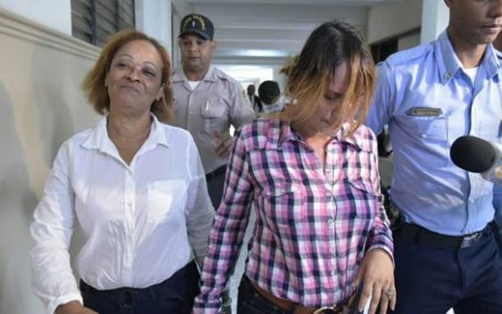Por ocultar crímenes de Emely Peguero y su hijo imponen impedimento y presentación a domésticas