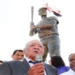 Osvaldo Virgil: Primer dominicano en GL tiene su estatua «en vida» en Monte Cristi