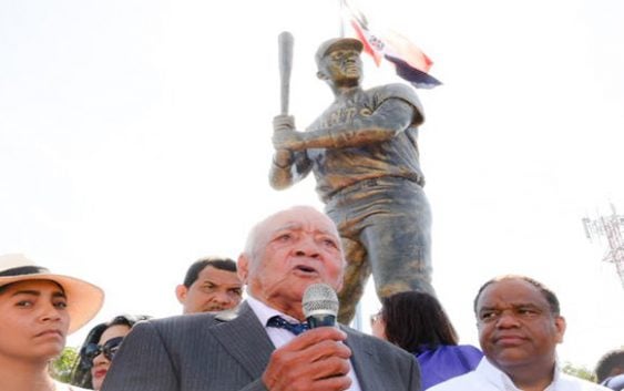 Osvaldo Virgil: Primer dominicano en GL tiene su estatua «en vida» en Monte Cristi