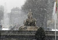 La nieve produce un gran caos en carreteras y aeropuertos en España,