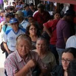 Tortura de la dictadura: Anciano murió haciendo fila dos días por su pensión de un dólar