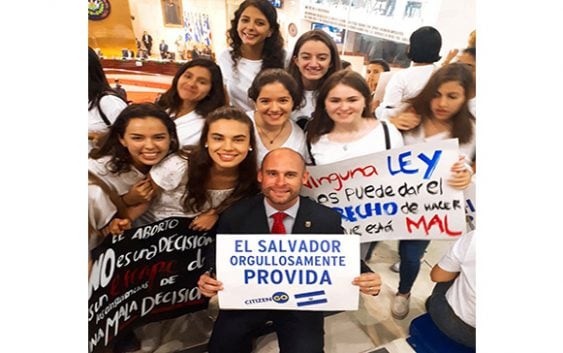 CitizenGO encabeza concentración ProVida en el Congreso de El Salvador