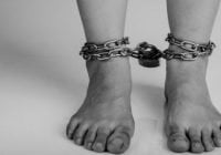 Fiscalía, Conani y 911 rescatan dos niñas mantenidas en cautiverio y atadas con cadenas