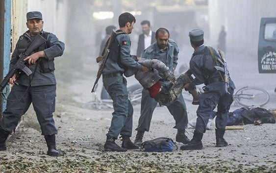 Suicida asesina 19 personas y hiere 21 en Afganistán